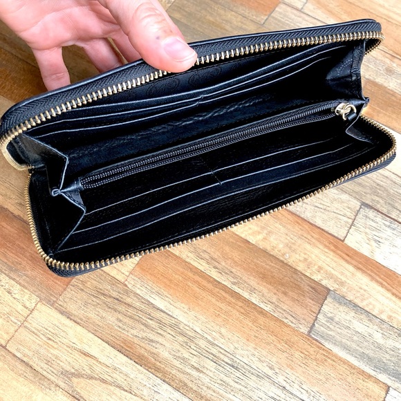 Michael Kors Black Gold Large Leather Wallet - Picture 11 of 16